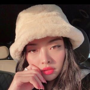 💙Fluffy Bucket Hat